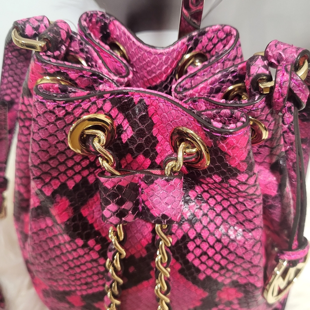 NWOT Michael Kors Mini Frankie Drws Crossbody Bag Embossed Leather Raspberry - Picture 3 of 7